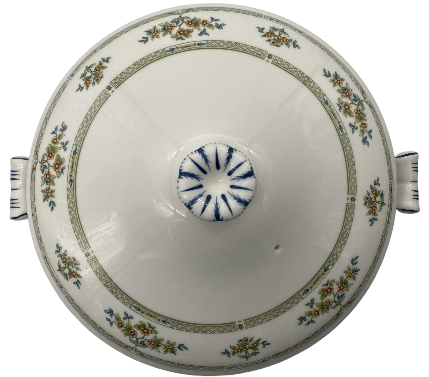 Wedgwood Hampshire R4668 Covered Vegetable Bowl